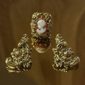 Rare Vintage Left-Facing Cameo Adjustable Ring & Matching Earrings